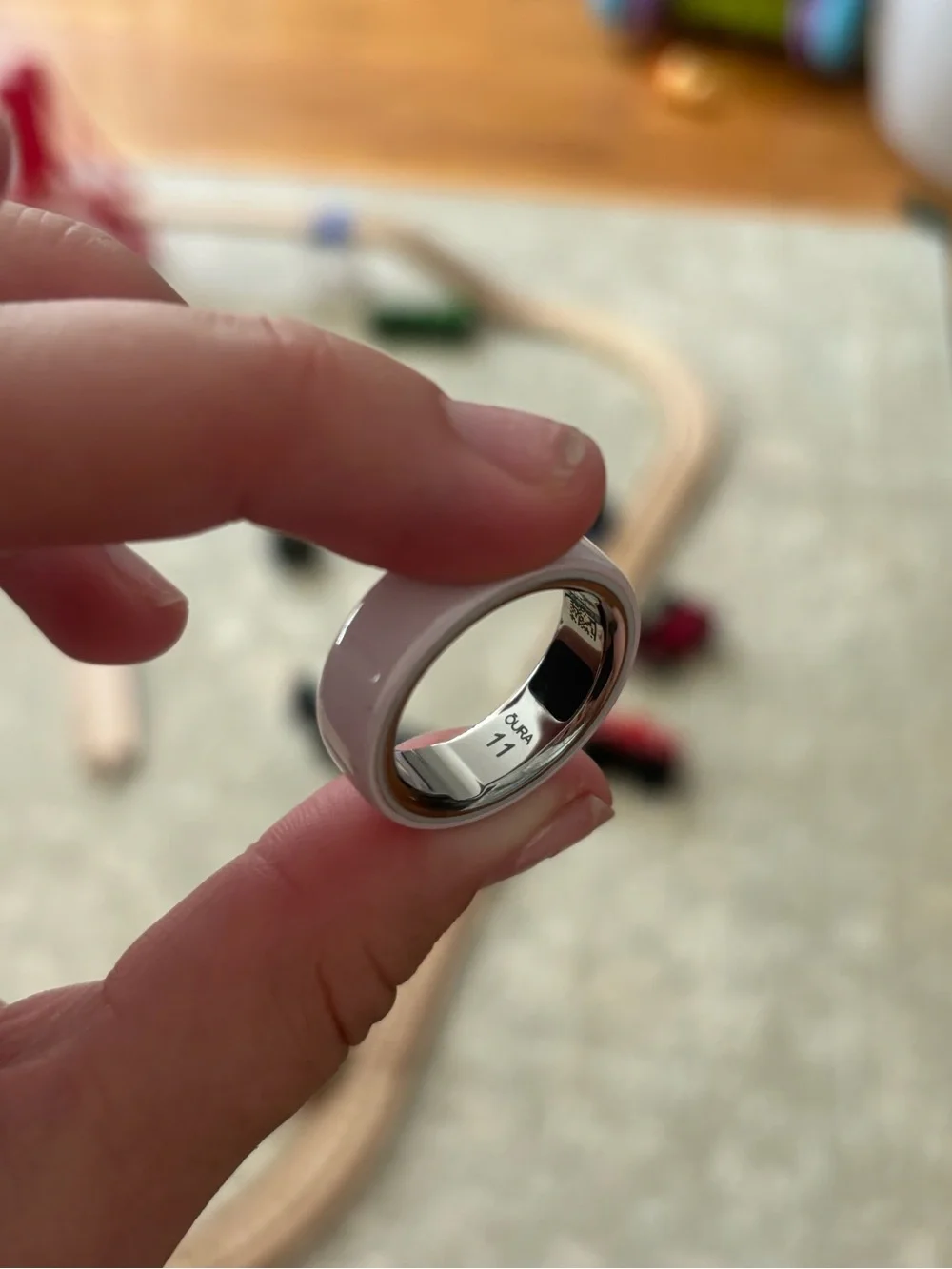 Oura Ring 4 Ceramic - Light Pink